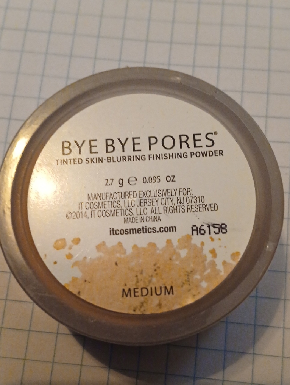 it cosmetics Bye Bye Pores Tinted Finishing Powder - Medium